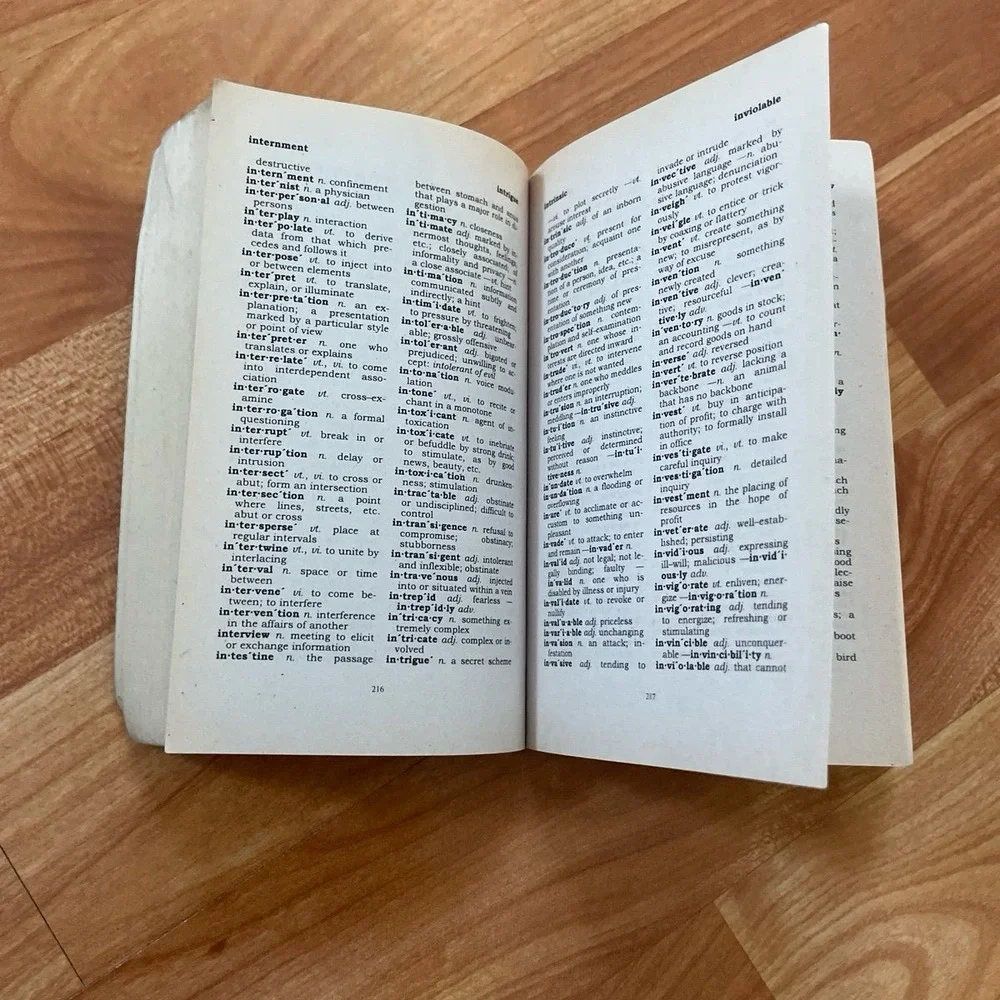 The New‎ International Webster's Vest  English Pocket  Dictionary